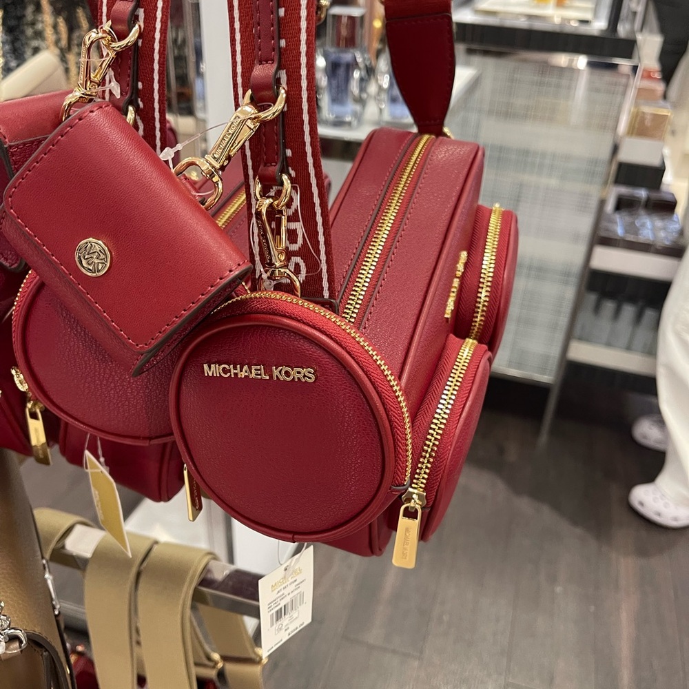 Michael Kors Jet Set Md Leather Crossbody Bag Case for Apple Airpods Pro®
Cherry - Picture 16 of 16